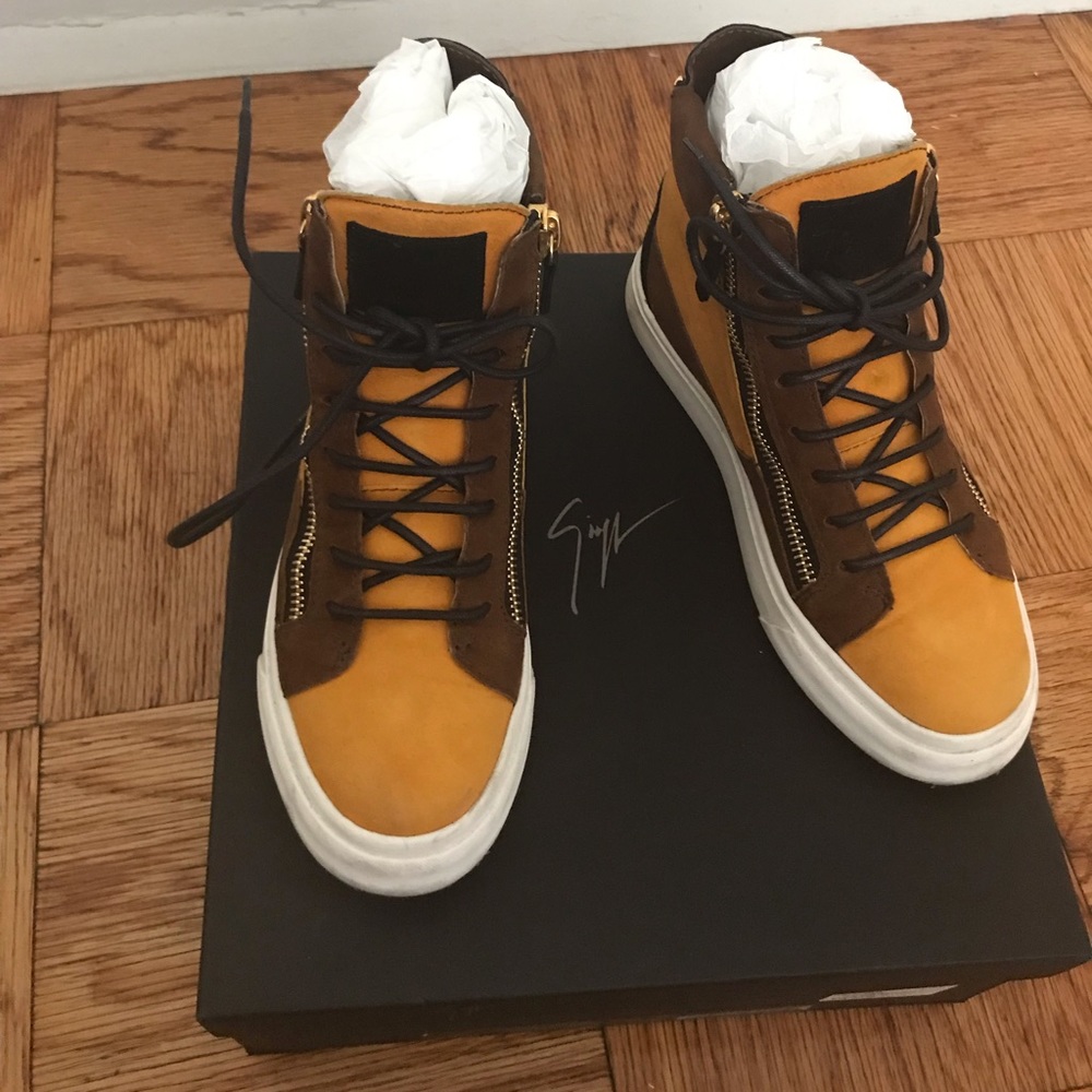 Aunthentic Giuseppe Zanotti  High Top Sneakers.